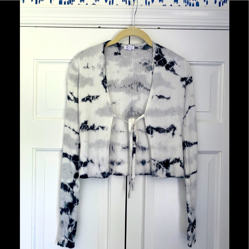 New never worn Garage XS sweater